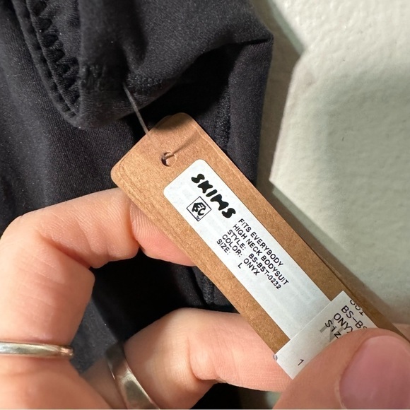 NWT SKIMS FITS EVERYBODY HIGH NECK BODYSUIT L - Picture 8 of 9